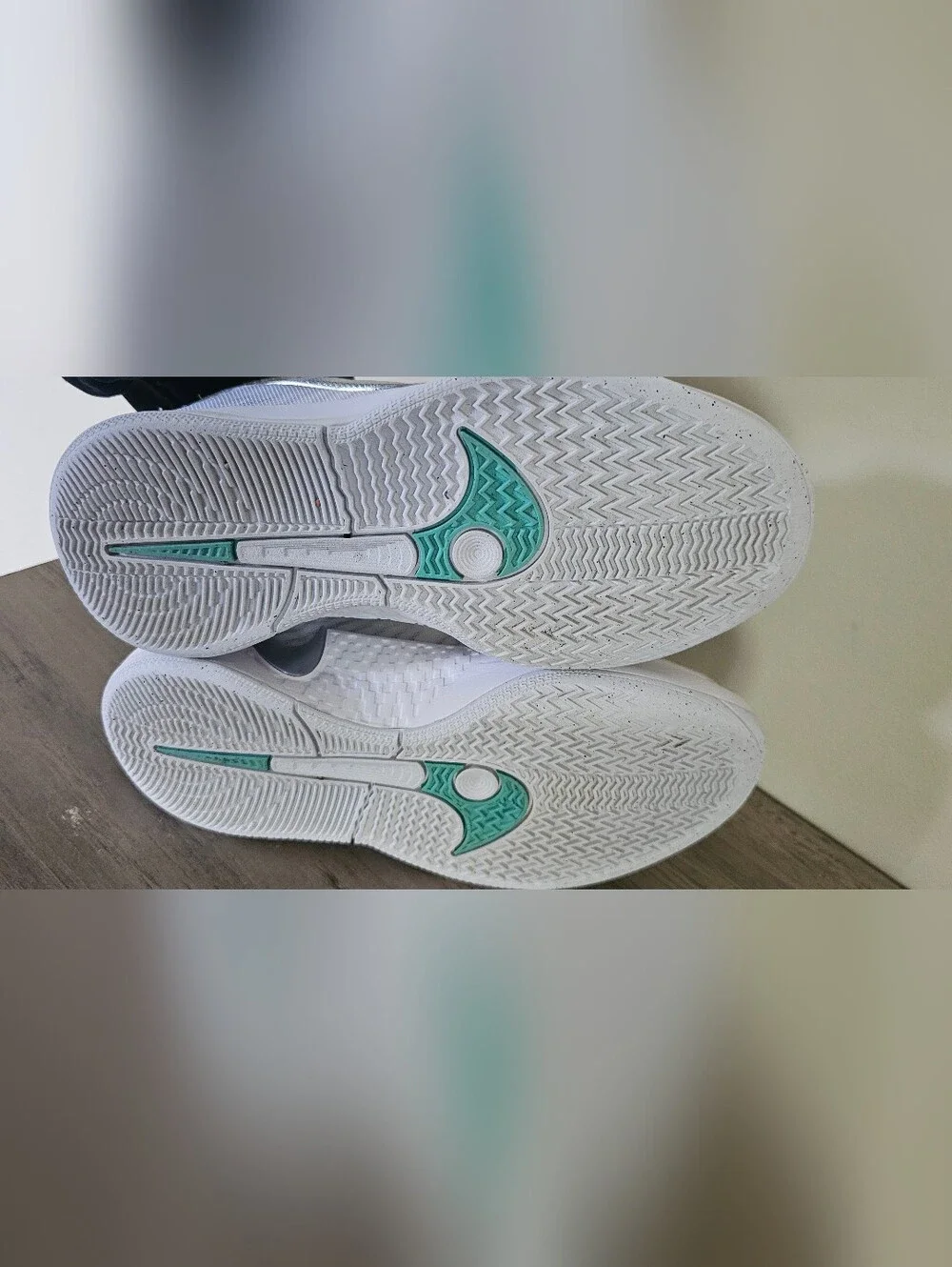 Nike Sabrina 2 White Noise Kids Sneakers Size 4 White Silver Metallic